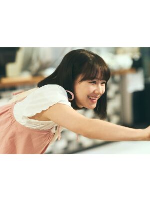 Ayumi Ishida Instagram - タクフェス第13弾「くちづけ」
 

2010年初演、2013年には堤幸彦監督によって映画化、
さらに2015年、2020年にタクフェスで再演、
そして今回また5年ぶりの再演となる「くちづけ」
 
阿波野マコ として出演させていただきます🎀
 
既に歴史がありファンの方もいらっしゃる作品に、
今の自分が触れられること、嬉しく刺激に思います
 
 
 
  あの日の笑顔も、こぼれた涙も、
︎ ︎ ︎ ︎  全部まとめて、愛だった。
 

📍富山公演　  11/24
📍東京公演　  11/28～12/7
📍名古屋公演  12/12～12/14
📍大阪公演　  12/18～12/21
📍福岡公演　  12/27
📍札幌公演　  1/8

全24公演 1公演(名古屋で1公演追加になりました❤️‍🔥)

 
金田明夫さんの愛情いっぽん
宅間孝行さんのうーやん
初演から演じるこのお2人が見られるのは今回が最後
 
真っ直ぐ、愛情を持ち舞台に立たせていただきます
 
 
ぜひ劇場に足をお運びください🕊️
 
 
#タクフェス #くちづけ
#石田亜佑美
