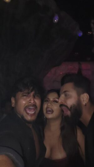 Ayushi Bhowmick Instagram - Just Enjoy your Life ♥️🧿 Cheers 🥂
.
.
#actor #actorslife #partytime #clubbing #instareels #priyankahalder #priyankahalderofficial #mohammadadil #mumbai