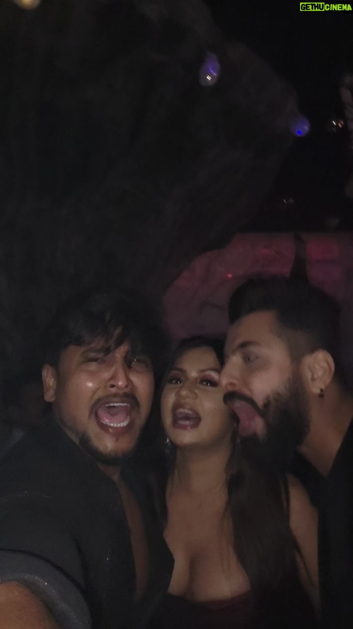 Ayushi Bhowmick - 1.6K Likes - Just Enjoy your Life ♥️🧿 Cheers 🥂
.
.
#actor #actorslife #partytime #clubbing #instareels #priyankahalder #priyankahalderofficial #mohammadadil #mumbai