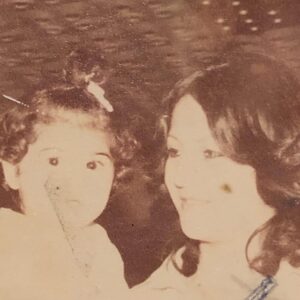 Azadeh Samadi Instagram - مادر 
چه کلمه عجیبی
عجیب ترین رابطه جهان 
شهامت می خواد مادر شدن یا شاید حماقت 
نمی دونم 
رابطه ای که با هورمون اکسی توسین (هورمون عشق) مادر را تا ابد به فرزند پیوند می ده
هر عشقی که ما بعدها در زندگی تجربه می کنیم با همین عامل شیمیایی مهر و محبته
و فرزندی که تا ته زندگیش نیازمند آغوش یا همون سینه مادرشه 
چه غریب موجوداتی هستیم 
موجوداتی نیازمند 
نیازمند به بقاء، عشق، آزادی، قدرت، تفریح و لذت.

مادرم روز تولدت مبارک 🤗🎉😘🧿
 
یادمه اولین روز مدرسه ام همزمان با روز تولدت من رو بردی مدرسه و دم در مدرسه شروع کردی به گریه کردن 
منم با گریه تو گریه ام گرفت
بهم گفتی می خوای نری مدرسه بریم خونه؟ 
منم از خداخواسته گفتم باشه 
چه خاطره فراموش نشدنی ای ساختی برام از تجربه اولین روز مدرسه ام و تولد خودت 
تا ابد تو دل و ذهنمه
 این حرفها رو هیچ وقت بهت نگفتم چون می دونی که اهل عملم تا حرف 
می دونم یه روزهایی خوب نبودم
می دونم یه روزهایی رنجیدی از من 
ولی اینم خوب می دونم که من رو خوب می شناسی و از ته دلم باخبری
عاشقانه دوست دارم 
تو یکی از فداکارترین مادران روی زمینی 
مرسی که عشق رو بهم یاد دادی 
انقدر که بتونم عاشقانه عاشق آدمها و شعر و طبیعت باشم به خاطر تو 
مرسی که صداقت رو بهم یاد دادی 
خوشحالم که از بطن تو زاده شدم 
امیدوارم بهم افتخار کنی.