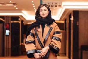 Azadeh Samadi Instagram - همراه با خانم لیلی گلستان عزیز، دیشب در رونمایی سی دی “زندگی در پیش رو” تولید رادیو گوشه، در کتابفروشی نشر ثالث هدیش مال 
تشکر ویژه از سینا جعفریه و پوریا عالمی عزیز 
و ممنونم از همه همکارانی که زحمت کشیدیند
@golestanlili 
@pouria.alami 
@sina.jafarieh 
@saless.bookstores 

📸 @armin__ahmari ✨🤍