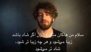Azadeh Samadi Instagram - .
در دنیای ماشینی مدرن امروز 'شاد' بودن، 'زن' بودن و از همه‌مهمتر "انسان" بودن چه بسیار سخت است اما حقیقت آنست که راهی بجز روبرو شدن با واقعیت و درک موقعیت و پیدا کردن راه مقابله و مدارا با آنها را نداریم، ما گاهی مادر، گاهی پدر و گاهی انسانی تنها هستیم که "دچار" لحظات می شویم و شاید گزاف نباشد اگر بگوییم 《زنده گی》 کردن بزرگترین هنریست که باید در  طول عمرمان یاد بگیریم و انگار چاره ای جز شاد و قوی زیستن نداریم...
_________
@hakanmenguc 
_________
متن از @yekihastim 
_________
#آزاده_صمدی 
#زندگی 
#شادی 
#زن
