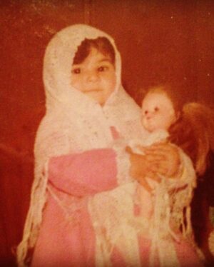 Azadeh Samadi Instagram - کپشن: ۱۷ دی 🎂🎉🎈🤐

پی نوشت: 👼🏻🧕🏼