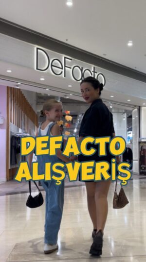Bade Arazlı Instagram - Annemle birlikte DeFacto’da alışverişteyiz 🥳

Kardeşim Bora için kışlık bir şeyler bakarken yeni sezonun bütçe dostu seçeneklerini görünce dayanamayıp kendimize de kombinler yaptık.
Hepsi birbirinden güzel olduğu için karar verirken size de sormak istedik. Bize favori parçalarını yazmayı ve DeFacto mağazalarına uğramayı unutma 💫
#işbirligi @defacto