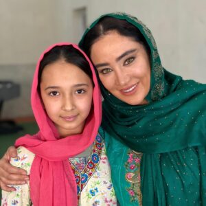 Bahareh Afshari Instagram - طولِ عمر آدمی نیمه نگاهی بیش نیست
وای از این بی حُرمتی با جانِ انسان می کنند
#افغانستان
#دختران_افغان