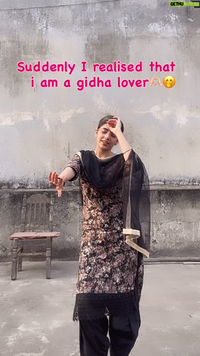 Bani Kaur - 6.2K Likes - Engliss dance nhi honda saade ton🤭🤓