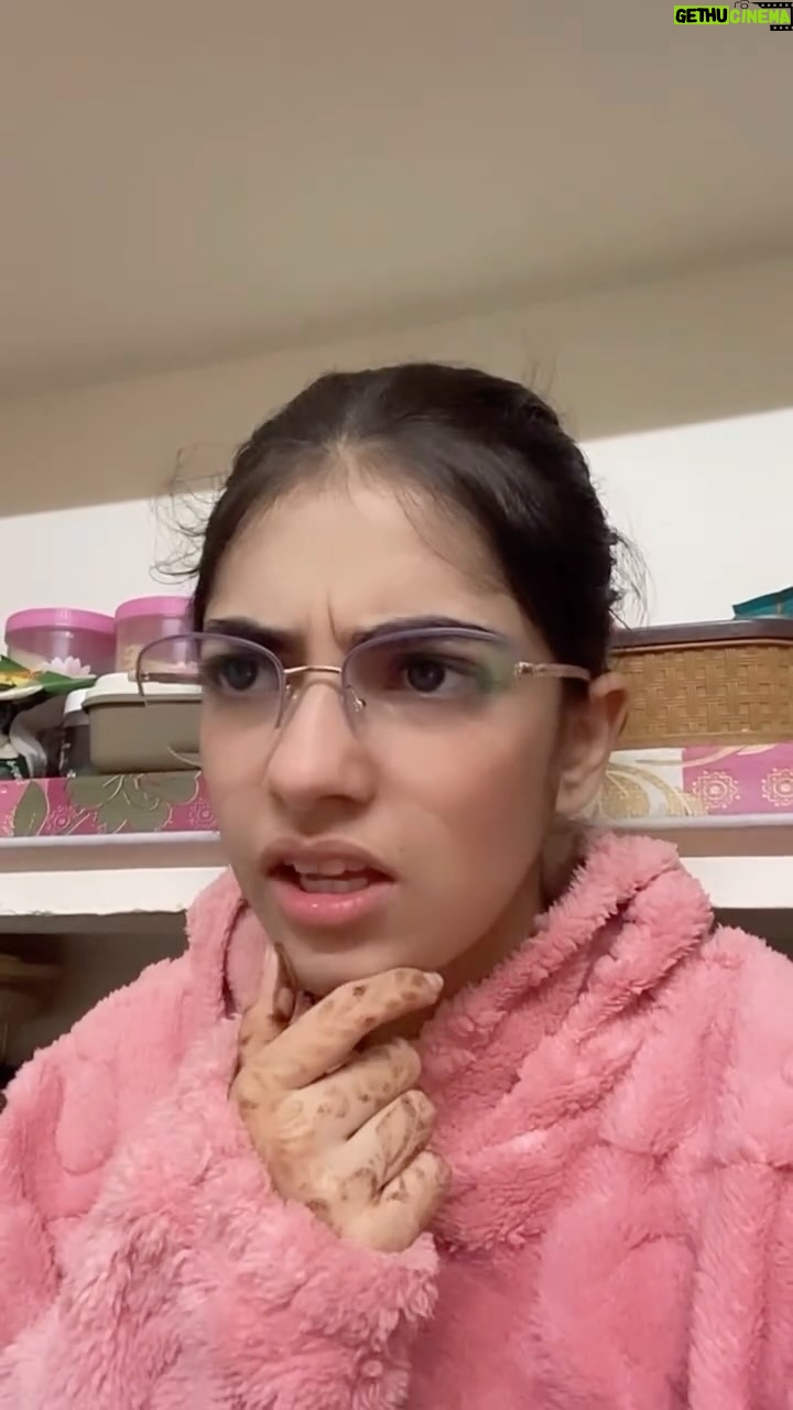 Bani Kaur - 1.4K Likes - Vaise hi poochha tha dostonnn😭😭