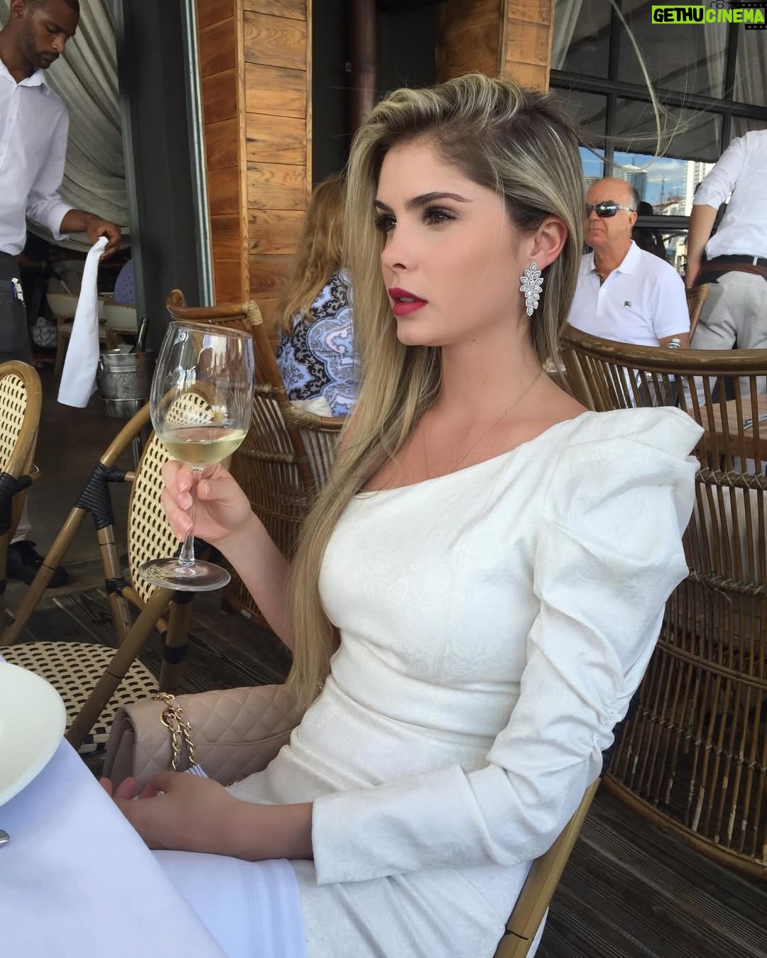 Bárbara Evans - 3 Likes - 2016 🤭🤣