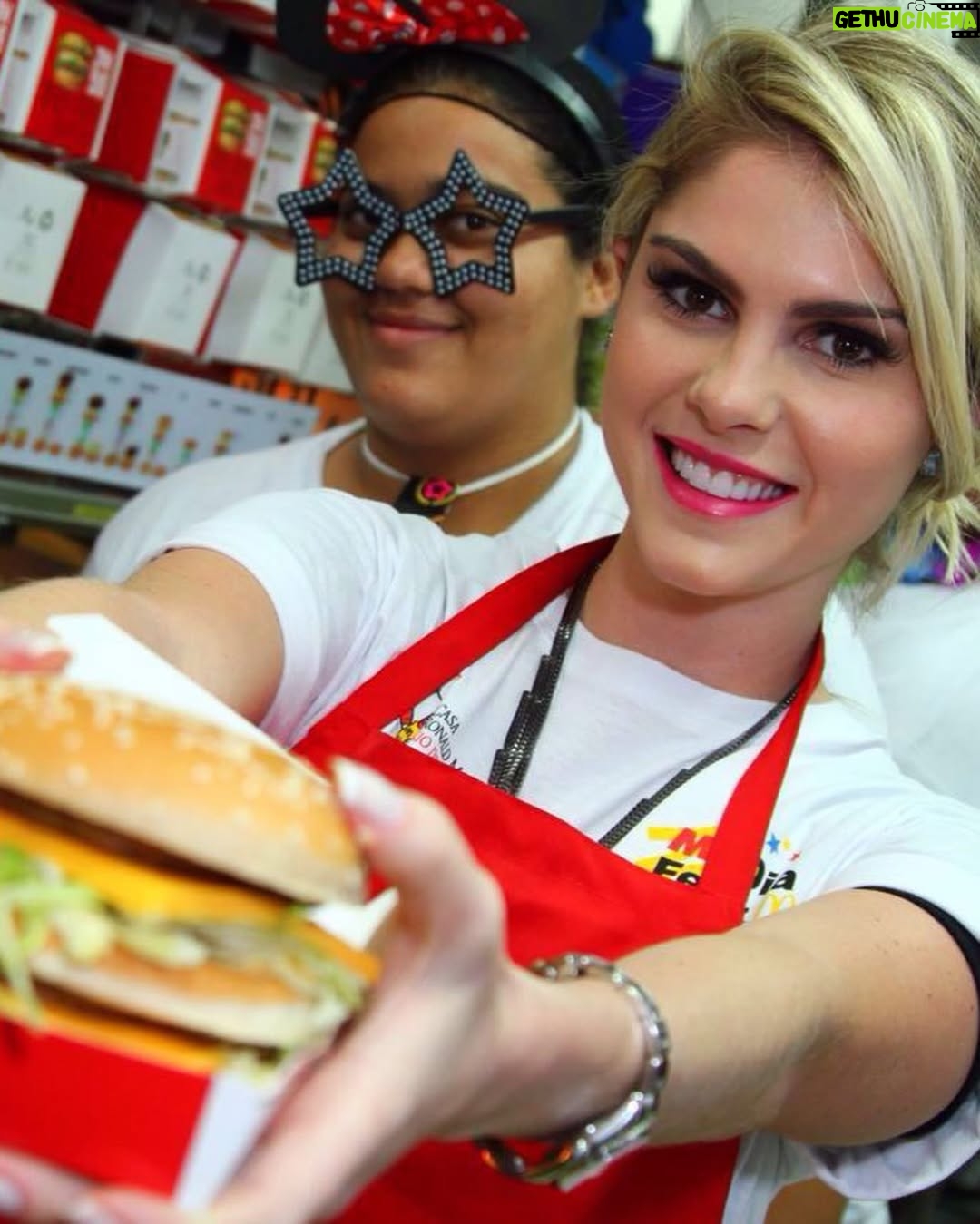 Bárbara Evans - 3 Likes - 2016 🤭🤣