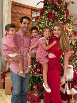 Bárbara Evans Instagram - FELIZ NATAL PARA TODOS VOCÊS, COM MUITO AMOR ❤️
Muitas tentativas de foto 🤣