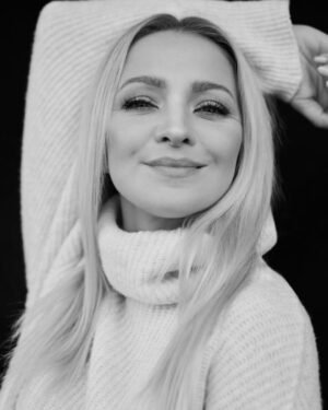 Barbara Kurdej-Szatan Instagram - Po prostu - dobrego weekendu Kochani🤍

#smile
#foto @nderewiczphotography