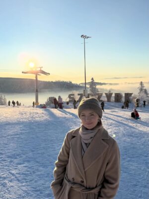 Barbara Kurdej-Szatan Instagram - Święta 2025 - dziękujemy!🎄Było magicznie⭐️

Pozdrawiamy malowniczy Szczyrk i kochane Panie z Dream Apart - dziękujemy za cudowne przyjęcie🫶🏼♥️ 

#Święta #christmas #rodzina #family #2025