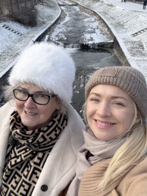 Barbara Kurdej-Szatan Instagram - Święta 2025 - dziękujemy!🎄Było magicznie⭐️

Pozdrawiamy malowniczy Szczyrk i kochane Panie z Dream Apart - dziękujemy za cudowne przyjęcie🫶🏼♥️ 

#Święta #christmas #rodzina #family #2025