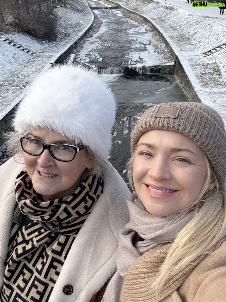 Barbara Kurdej-Szatan - 2.8K Likes - Święta 2025 - dziękujemy!🎄Było magicznie⭐️

Pozdrawiamy malowniczy Szczyrk i kochane Panie z Dream Apart - dziękujemy za cudowne przyjęcie🫶🏼♥️ 

#Święta #christmas #rodzina #family #2025