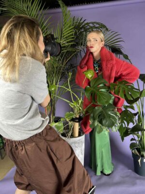 Barbara Kurdej-Szatan Instagram - @j.gajewska.studio obrabiaj te foty :P 

Taki nasz mały backstage z ostatniej sesji… :)

#📸 #sesja #foto #photosession #kobiecość #woman #womansupportingwoman #ataksobiezaszalałyśmy