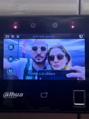 Bárbara Lombardo Instagram - Últimas de Paraguay Diciembre, 2025 🩷
Gracias @divinatowerpy por cuidarme y dejarme disfrutar de otro barrio en Asunción. 
Y a mí amorcito por ser el mejor host  @nicogarciahume Asuncion no sería lo mismo sin vos 🫶🏻 🇵🇾
Feliz noche buena para txdos 🎄🤶🧑‍🎄
