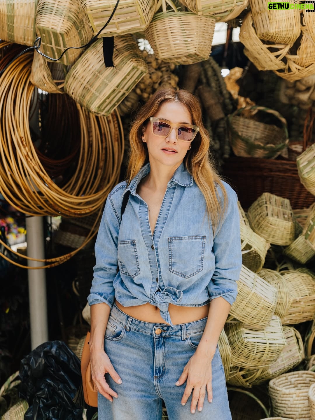 Bárbara Lombardo - 13K Likes - Flores, hierbas medicinales y artesanías. Fan declarada del Mercado 4 de Asunción, Paraguay 🌿✨ @saltanpepajeans 🫶🏻
•
•
Ph @erwinbuka