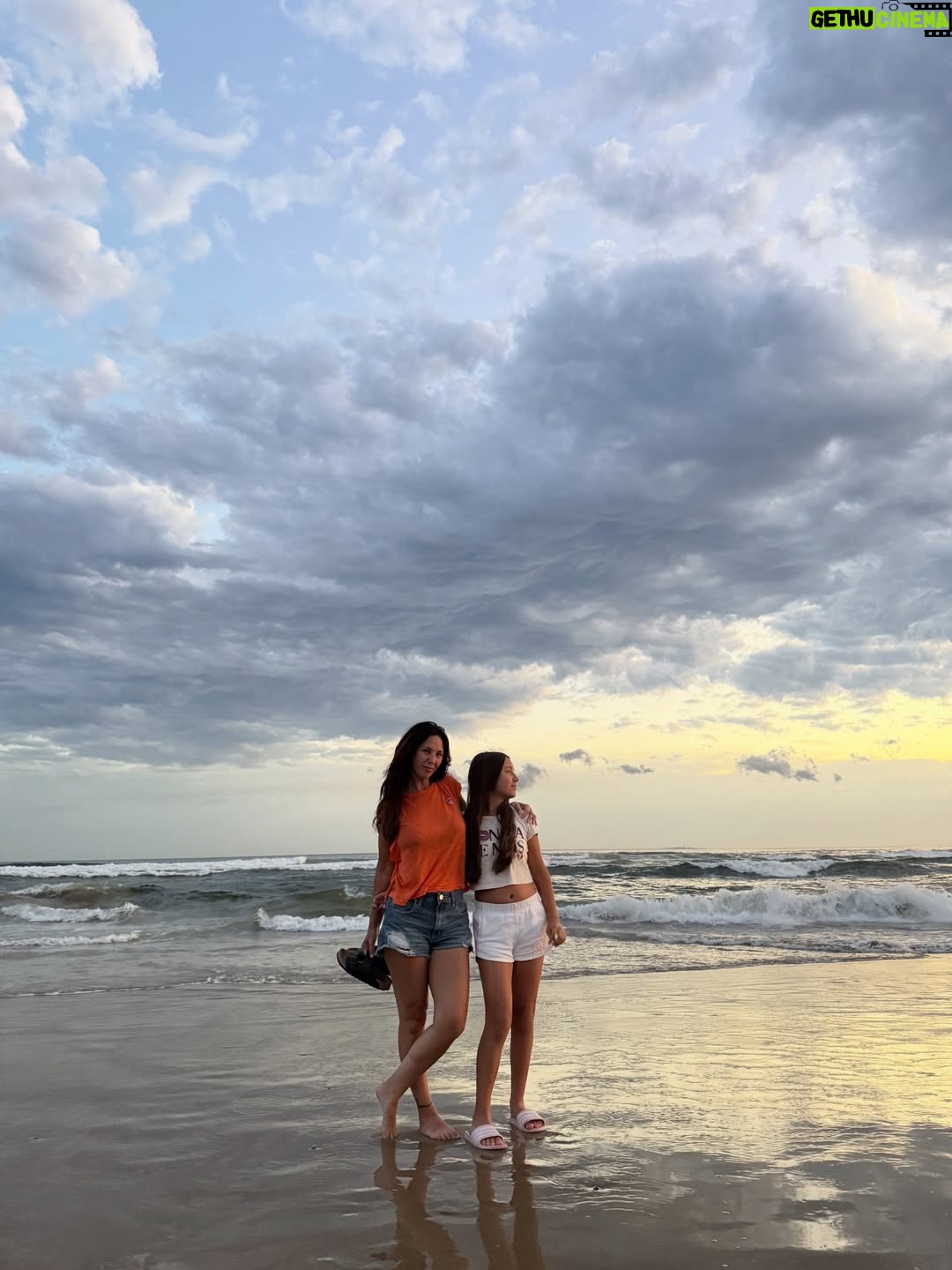 Bárbara Lombardo - 20.4K Likes - Sal, pelo, papas fritas, mates, mar, noctilucas, amigxs, estrellas, sol, nubes, arena, rezar, silencio, piel, respirar...
🇺🇾☀️🩷