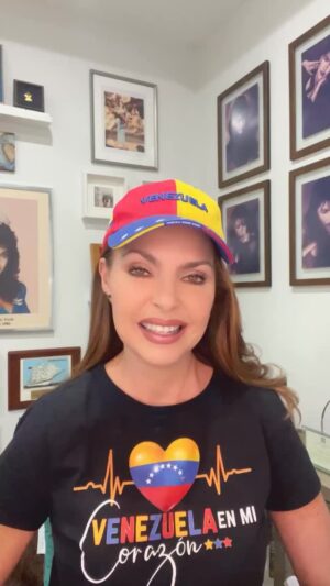 Bárbara Palacios Instagram - 🇻🇪 Hoy Venezuela levanta su voz al cielo agradeciendo a DIOS 🙏🏻

“Si se humillare mi pueblo, sobre el cual mi nombre es invocado, y oraren, y buscaren mi rostro, y se convirtieren de sus malos caminos; entonces yo oiré desde los cielos, y perdonaré sus pecados, y sanaré su tierra.”
2 Crónicas 7:14 (RVR1960)

“Entonces me invocaréis, y vendréis y oraréis a mí, y yo os oiré; y me buscaréis y me hallaréis, porque me buscaréis de todo vuestro corazón.”
Jeremías 29:12–13 (RVR1960)

“Claman los justos, y Jehová oye, y los libra de todas sus angustias.”
Salmos 34:17 (RVR1960)

Sigamos orando unidos por nuestra amada Venezuela 🇻🇪🙏🏻❤️

#VenezuelaLibre #GloriaADios #GraciasDios #VenezuelaTeAmo #Venezuela ❤️