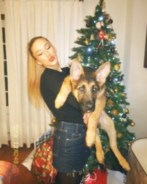 Bárbara Parada Instagram - O primeiro Natal do meu bebé🥹🐾🎄
Feliz Natal a todos, sejam felizes❤️