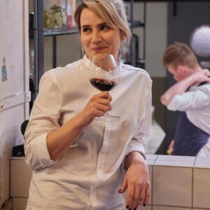 Barbara Sloesen Instagram - Ik heb de laatste tijd bewust gekozen om iets minder “romcoms” te doen, omdat ik ook graag uitgedaagd wilde worden in andere genres. Dat is soms spannend, soms uitdagend en soms ook eng maar mócht je nou zin hebben om vanaf vanmiddag, oudjaarsdag tot ongeveer het proostmoment van NYE met me door te brengen, here you go!

1. Zwaar Verliefd! 14:40 RTL4
2. Kwestie van geduld 23:25 SBS9
3. Zwaar Verliefd!2 14:35 RTL4
4. Alles is zoals het zou moeten zijn 20:30 SBS9
5. Alles is nog steeds zoals het zou moeten zijn 22:40 SBS9