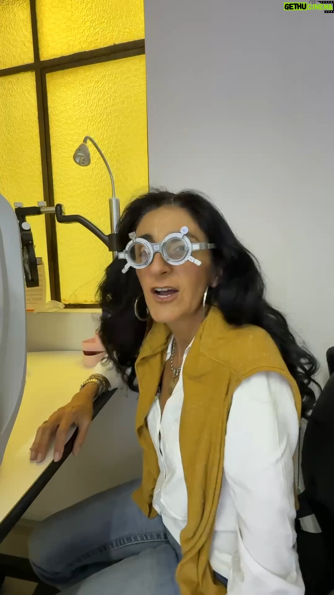 Bárbara Torres - 3 Likes - Tuve que caminar con estos lentes cuando me hicieron examen de la vista en @_mioptica
