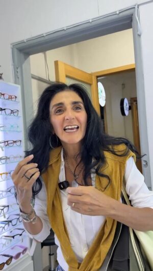 Bárbara Torres Instagram - Después de años me vuelven a hacer examen de la vista y llegué a Mi optica a escoger nuevos lentes @_mioptica