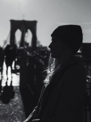 Barbora Jánová Instagram - NYC vždy byl a bude mojí duší. Chybí mi ten vibe. Vždycky, když jsem tam přijela, měla jsem pocit, že mě to město obejmulo a byla jsem doma, i když jsem tam ve skutečnosti nikdy nežila. Ale každý podzim mě přepadne takový zvláštní stesk do „domově” a chci utéct. NY je prostě místo, které zrcadlí mou duši. Máte také takové svoje město/zemi/moře/kuře/staveni? Napište mi jaké, prosím 😍😍😍 #nyc
Fotky od @misha.photo Chybís ❤️