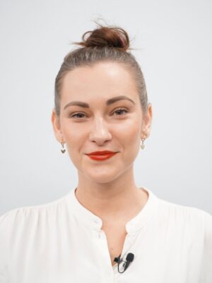 Barbora Jánová Instagram - Mezi hvězdami ztracená
Hledám východ
Hledam vstup
Hledám cestu
Mezi hvězdami ztracená
Učím se milovat
S hvězdami v bezčasí
S životem v zázracích
S osudem v tajemství
Mezi hvězdami ztracená
Tmou pohlcená
Světlem obklopena
Učím se být
Ucim se žít🤍
@skultetyvladimir @jamcasting diky 😍