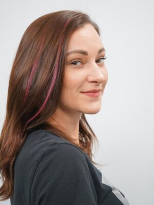Barbora Jánová Instagram - Mezi hvězdami ztracená
Hledám východ
Hledam vstup
Hledám cestu
Mezi hvězdami ztracená
Učím se milovat
S hvězdami v bezčasí
S životem v zázracích
S osudem v tajemství
Mezi hvězdami ztracená
Tmou pohlcená
Světlem obklopena
Učím se být
Ucim se žít🤍
@skultetyvladimir @jamcasting diky 😍