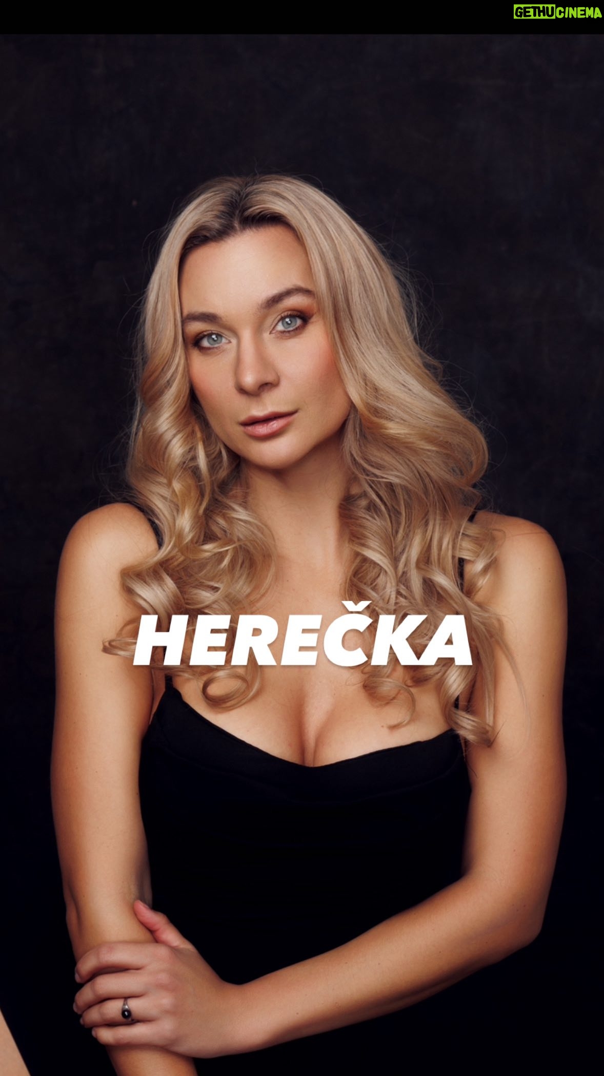 Barbora Mottlová - 2.8K Likes - Kdybych měla být z herectví živa, byla bych už dávno mrtva.. ale stojí to za to!🖤
Tohle je můj nový herecký showreel - jak se Vám líbí? ✨
A v jaké roli mě máte nejraději? 

#herecka #showreel #rolesnu #cast