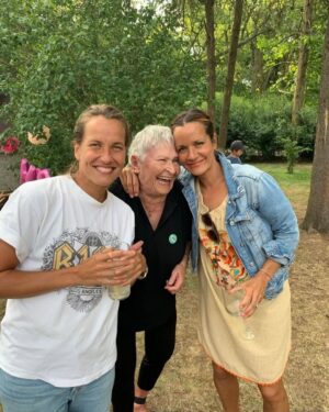 Barbora Strýcová Instagram - Včera odešla… bylo jí 98. Babi moje. ❤️❤️
Tahle písnička byla její nejoblíbenější. 🕊️
Mela takovou energii a sílu. Tak strašně obrovskou. Říkali jsme jí Rocky baba.
Budeš nám chybět. ❤️