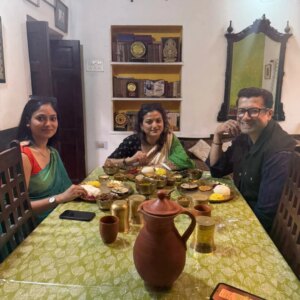 Basabdatta Chatterjee Instagram - আজকের আড্ডা, আর আড্ডা মানেই জমিয়ে পেট পুজো। 😋🥰

#food #fun #bengalgharana

@rishikaushikofficial

@indrani_chatterjee1