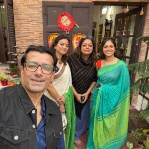 Basabdatta Chatterjee Instagram - আজকের আড্ডা, আর আড্ডা মানেই জমিয়ে পেট পুজো। 😋🥰

#food #fun #bengalgharana

@rishikaushikofficial

@indrani_chatterjee1