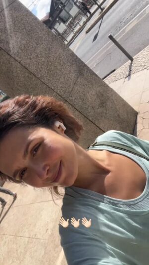 Beatriz Barosa Instagram - Sejam bem-vind@s a uma semana de treinos comigo e com o @urbansportsclubpt , óbvio! 💪🏻

Através desta plataforma, podem treinar em inúmeros espaços, por todo o país e não só!🌏 É a solução ideal para quem anda sempre de um lado para o outro! 🙋🏻‍♀️