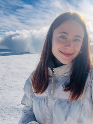Beatriz Frazão Instagram - It’s been a White Christmas ❄️🏔️☃️