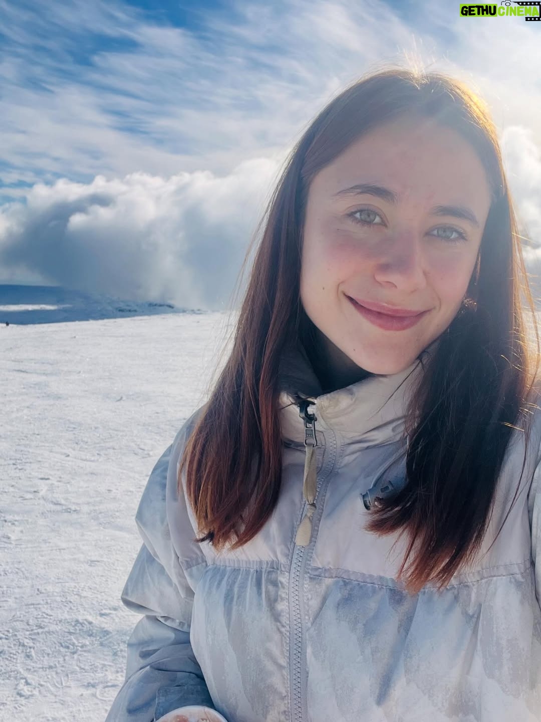 Beatriz Frazão - 11.4K Likes - It’s been a White Christmas ❄️🏔️☃️