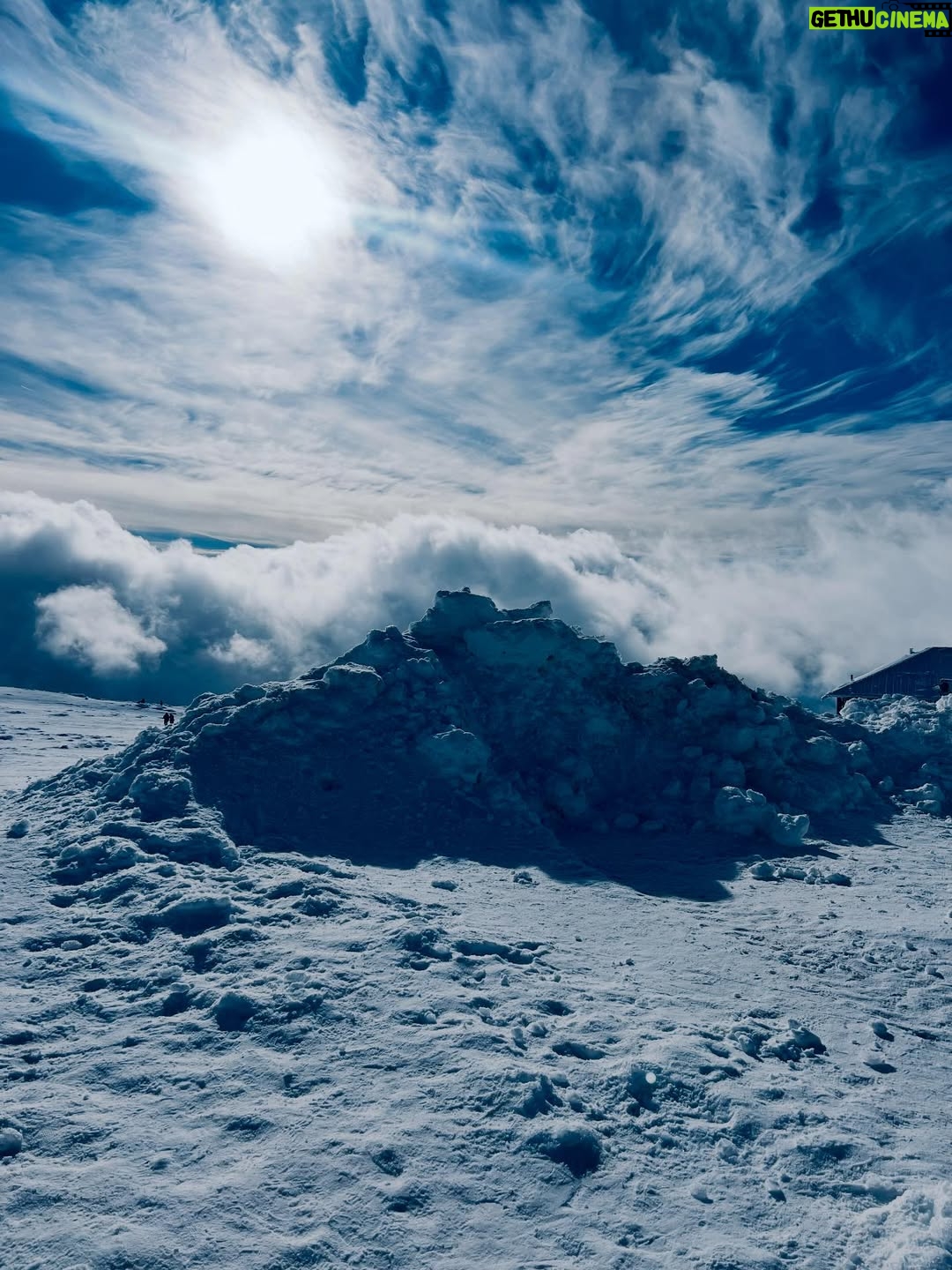 Beatriz Frazão - 11.4K Likes - It’s been a White Christmas ❄️🏔️☃️