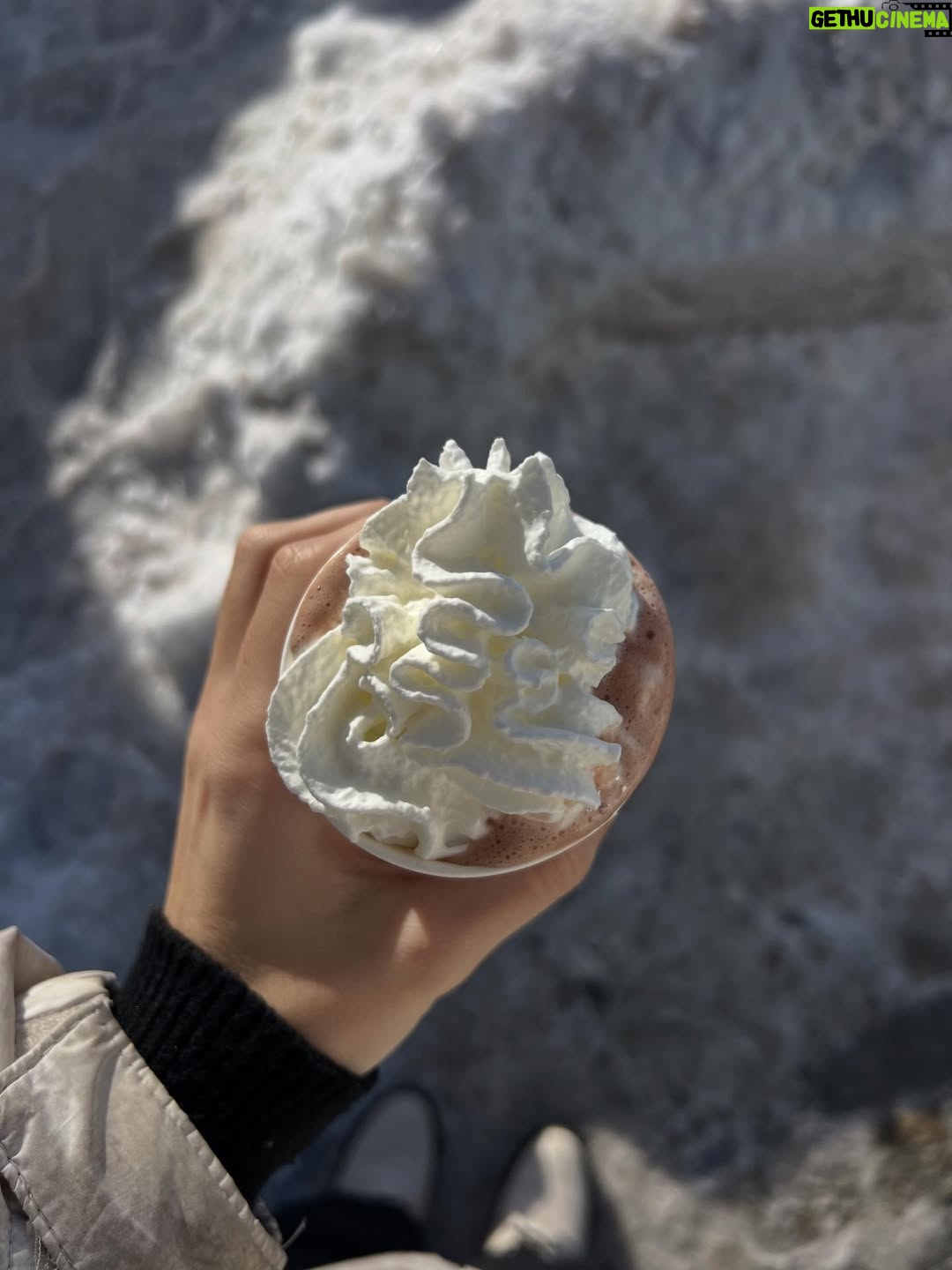 Beatriz Frazão - 11.4K Likes - It’s been a White Christmas ❄️🏔️☃️