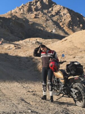 Beauty Singh Rajput Instagram - Ladakh road trip, Pe Chalo ..?
.
.
.
.
.
.
.
@beautyrajput25 #beautyrajput25
#road #ladakh #bike #bikegirl #ladakhbiketrip #insta #picoftheday