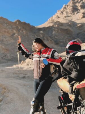 Beauty Singh Rajput Instagram - Ladakh road trip, Pe Chalo ..? 
.
.
.
.
.
.
.
@beautyrajput25 #beautyrajput25 
#road #ladakh #bike #bikegirl #ladakhbiketrip #insta #picoftheday