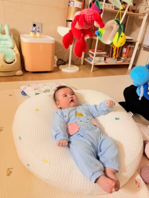 Beby Tsabina Instagram - Akhirnya ketemu ponakanku, Rowan🍼👶🏻🤍
//vlognya sudah tayang//