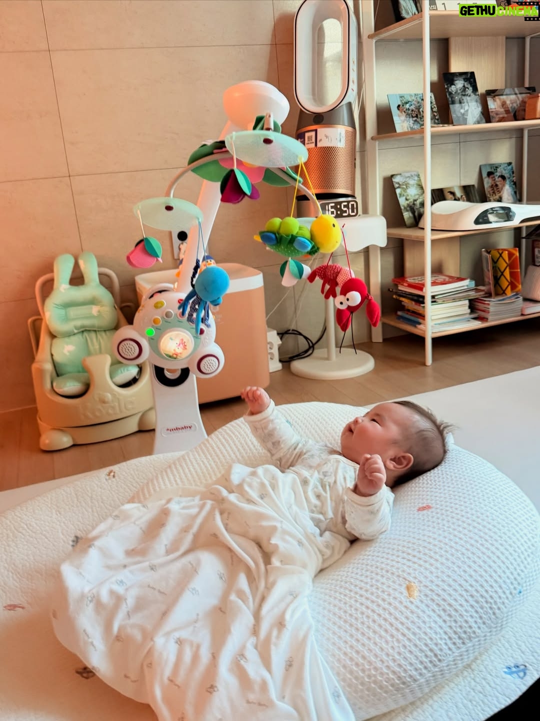 Beby Tsabina - 212.4K Likes - Akhirnya ketemu ponakanku, Rowan🍼👶🏻🤍

//vlognya sudah tayang//