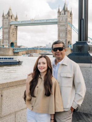 Beby Tsabina Instagram - Selamat ulang tahun, Papa! We love you🤎
& Happy Holiday everyone✨
Beautifully captured by @sweet.escape use my code : BEBY10 for 10% discount 10 extra photos 📷