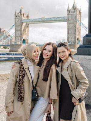 Beby Tsabina Instagram - Selamat ulang tahun, Papa! We love you🤎
& Happy Holiday everyone✨
Beautifully captured by @sweet.escape use my code : BEBY10 for 10% discount 10 extra photos 📷