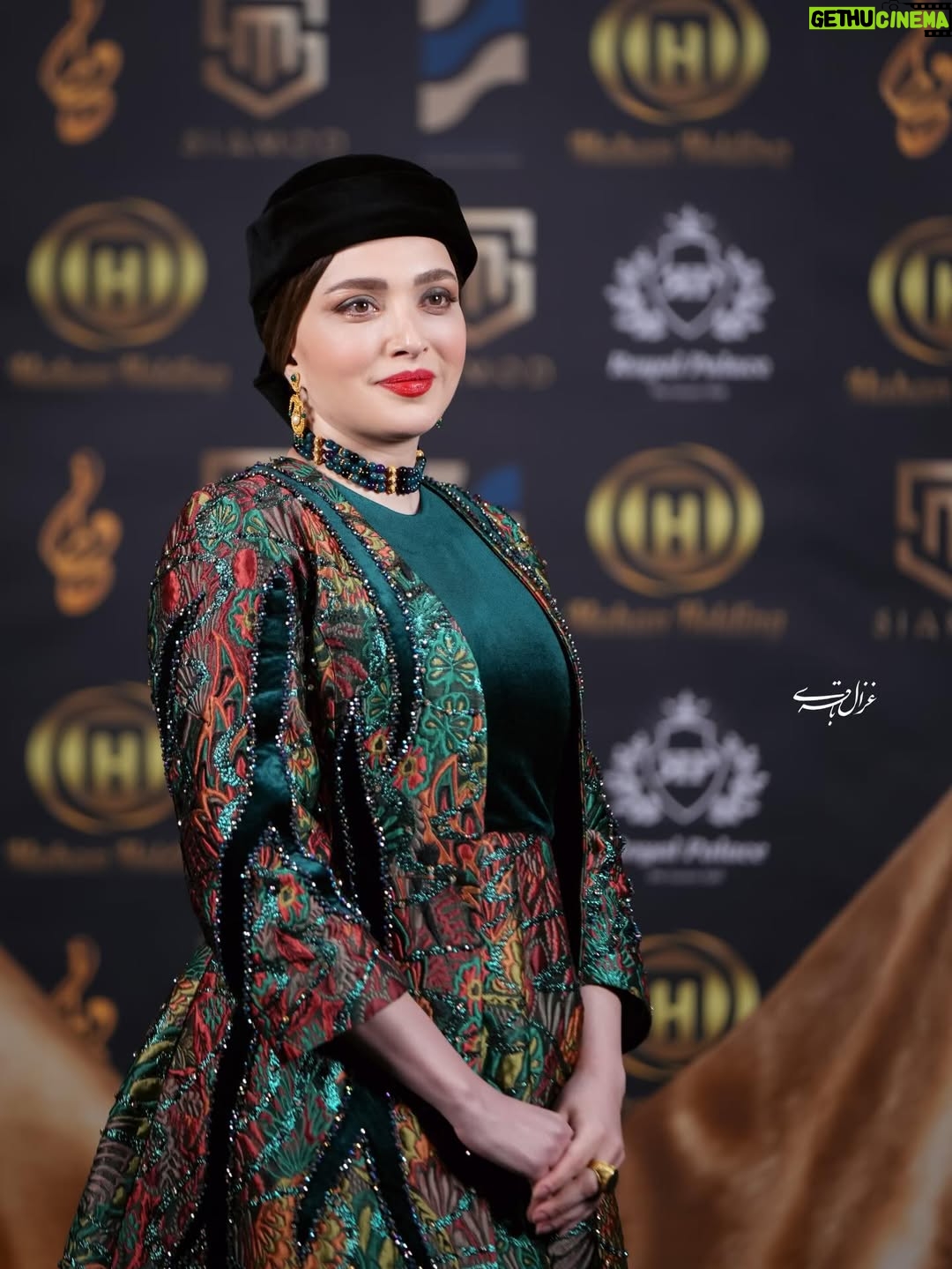 Behnoosh Tabatabaei - 173.5K Likes - بیست و چهارمین #جشن_حافظ 🌹
#مجله_دنیای_تصویر @donyayetassvir 
_____________________________________
طراح لباس: #مزون_عروجی  @orooji_mezon ✨
اکسسوری: #گالری_عقیق  @aghigh.goldgallery ✨
_____________________________________
عکاسان : 🌹🌹🌹
غزل باقری @qazal_baqeri 
امین هاشمی @aminhashemi.71 
آرش خداکرمی @arash_khodakaramiii