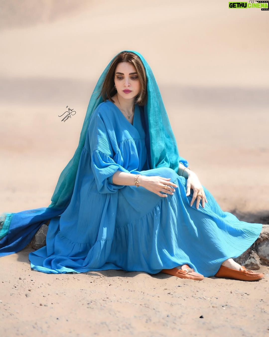 Behnoosh Tabatabaei - 171.9K Likes - ‎.
کرانی ندارد بیابان ما
‎قراری ندارد دل و جان ما

‎جهان در جهان نقش و صورت گرفت
‎کدامست از این نقش‌ها آن ما

#ایران #کویر #یزد