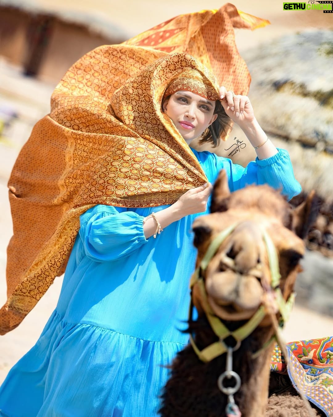 Behnoosh Tabatabaei - 171.9K Likes - ‎.
کرانی ندارد بیابان ما
‎قراری ندارد دل و جان ما

‎جهان در جهان نقش و صورت گرفت
‎کدامست از این نقش‌ها آن ما

#ایران #کویر #یزد