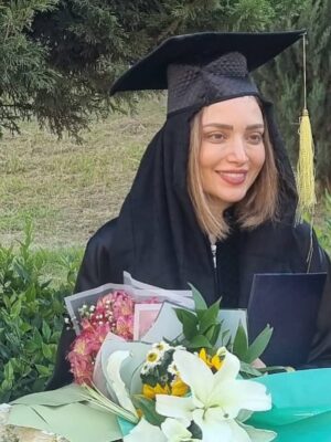 Behnoosh Tabatabaei Instagram - امروز هفدهم آبان ماه ۱۴۰۴  برایم روز مهمی بود. قشنگ ترین روز زندگیم شد وقتی که اساتید و داوران بزرگوار در جلسه ی دفاعیه رساله ی دکتری م  نتیجه ی سالها تلاشم را در حوزه ی روان شناسی موفقیت آمیز اعلام کردند . 

#دانشگاه_آزاد_واحد_بابل
 #فارغ_التحصیلی_دکتری
