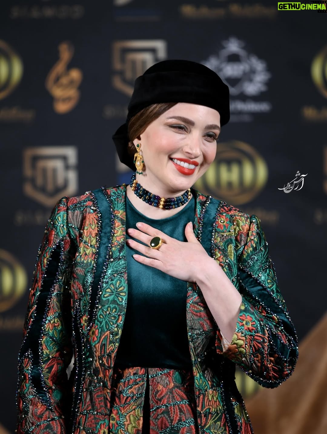 Behnoosh Tabatabaei - 173.5K Likes - بیست و چهارمین #جشن_حافظ 🌹
#مجله_دنیای_تصویر @donyayetassvir 
_____________________________________
طراح لباس: #مزون_عروجی  @orooji_mezon ✨
اکسسوری: #گالری_عقیق  @aghigh.goldgallery ✨
_____________________________________
عکاسان : 🌹🌹🌹
غزل باقری @qazal_baqeri 
امین هاشمی @aminhashemi.71 
آرش خداکرمی @arash_khodakaramiii